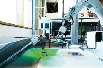 Robotic technology from KNAPP for automatic picking in fashion and e-commerce
