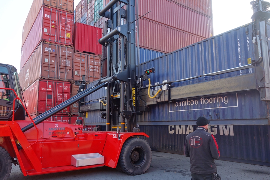 Hyster develops Checker Device for container inspection