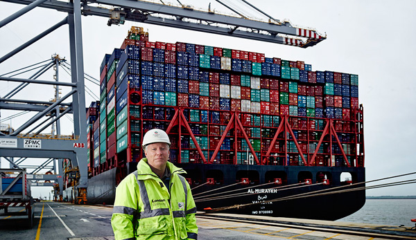 DP World London Gateway Port welcomes New Year`s world breaking ship