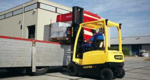 Are electric forklifts overtaking combustion engines? Asks Hyster