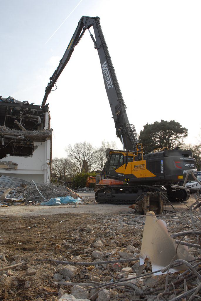Volvo EC480E High Reach demolition machine 