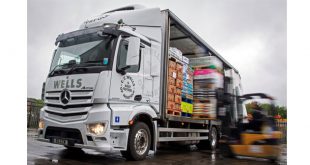 Fruit and veg merchant adopts a fresh approach with low-height Mercedes-Benz Antos