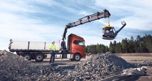 Hiab expands continuous slewing for its loader cranes