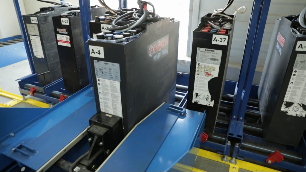 EnerSys Choosing the right battery for your fork lift truck 1