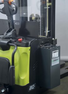 A side battery change enables quick replacement of lead-acid batteries 
